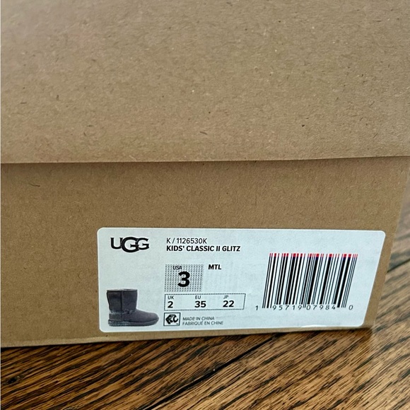 Kids Mini Ugg Boots Size 3 (Little Girls) - Picture 2 of 7